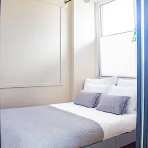 With Balcony And Views, Old Town, Metro Apartamento